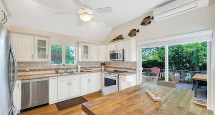 Georgia Place: cocina recientemente renovada, pozo de fuego, cerca de Montauk Downs Golf, muelles, playas