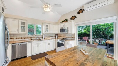 Georgia Place: Newly Renovated Kitchen, Fire pit, Close to Montauk Downs...