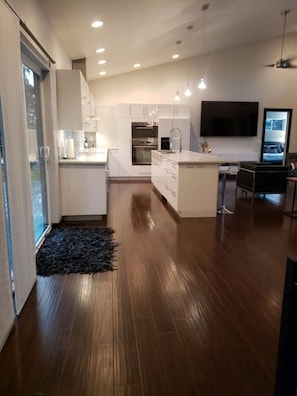 Microwave, dishwasher, coffee/tea maker, cookware/dishes/utensils