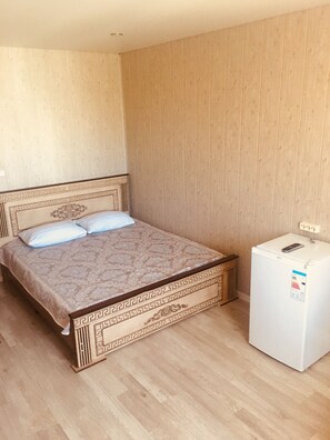 Comfort Triple Room | Individually furnished, laptop workspace, blackout drapes - guest house na primorskom 1 (Vityazevo)