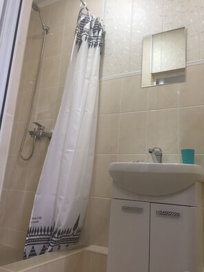 Comfort Triple Room | Bathroom | Towels - guest house na primorskom 1 (Vityazevo)