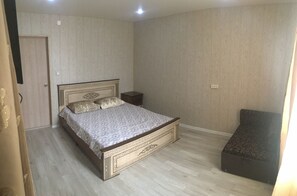 Comfort Triple Room | Individually furnished, laptop workspace, blackout drapes - guest house na primorskom 1 (Vityazevo)