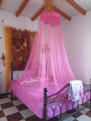 3 chambres, fer et planche à repasser, Wi-Fi, draps fournis