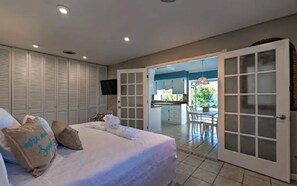5 bedrooms, iron/ironing board, free WiFi, bed sheets