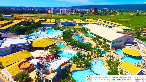 Indoor pool, outdoor pool - Lacqua di Roma Hotel with Water Park and Flats complete with Kitchen (Caldas Novas)