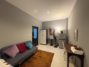 Basic Double Room | Premium bedding, memory foam beds, minibar, individually decorated - PomPom Home (Bangkok)