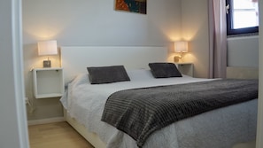 2 bedrooms, in-room safe, iron/ironing board, free WiFi