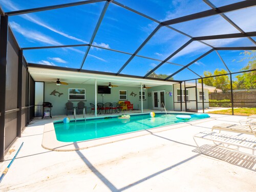 Beautiful Remodeled 4 bed / 2 bath house w/ Pool