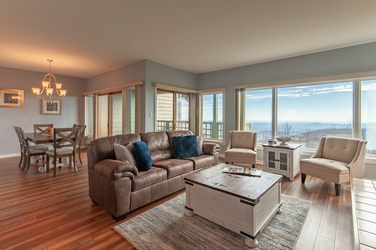 Smart TV, fireplace, DVD player