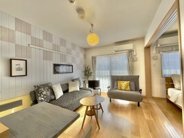 Apartamento | Zona de estar | Una televisión de pantalla plana