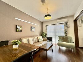 Apartamento | Zona de estar | Una televisión de pantalla plana