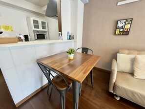 Apartment | Essbereich im Zimmer