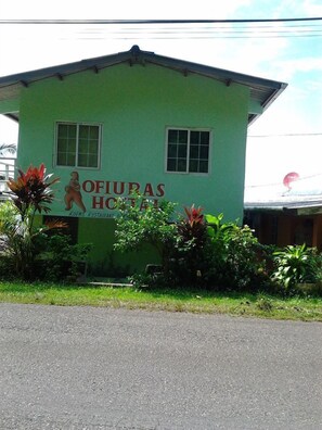 Fachada da propriedade