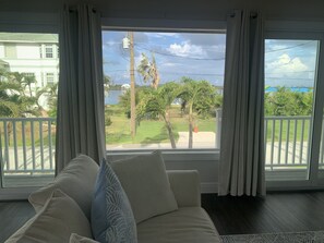 Smart TV, DVD player, offices - Dolphins, Sunsets & Waterfront Living – Heated Pool + Dock & Kayaks Near Beaches (Englewood)