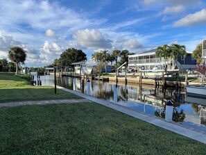Marina - Dolphins, Sunsets & Waterfront Living – Heated Pool + Dock & Kayaks Near Beaches (Englewood)