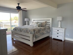 3 bedrooms, in-room safe, desk, iron/ironing board - Dolphins, Sunsets & Waterfront Living – Heated Pool + Dock & Kayaks Near Beaches (Englewood)