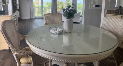 Dolphins, Sunsets & Waterfront Living – Heated Pool + Dock & Kayaks Near Beaches