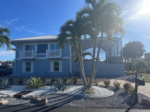 Exterior - Dolphins, Sunsets & Waterfront Living – Heated Pool + Dock & Kayaks Near Beaches (Englewood)