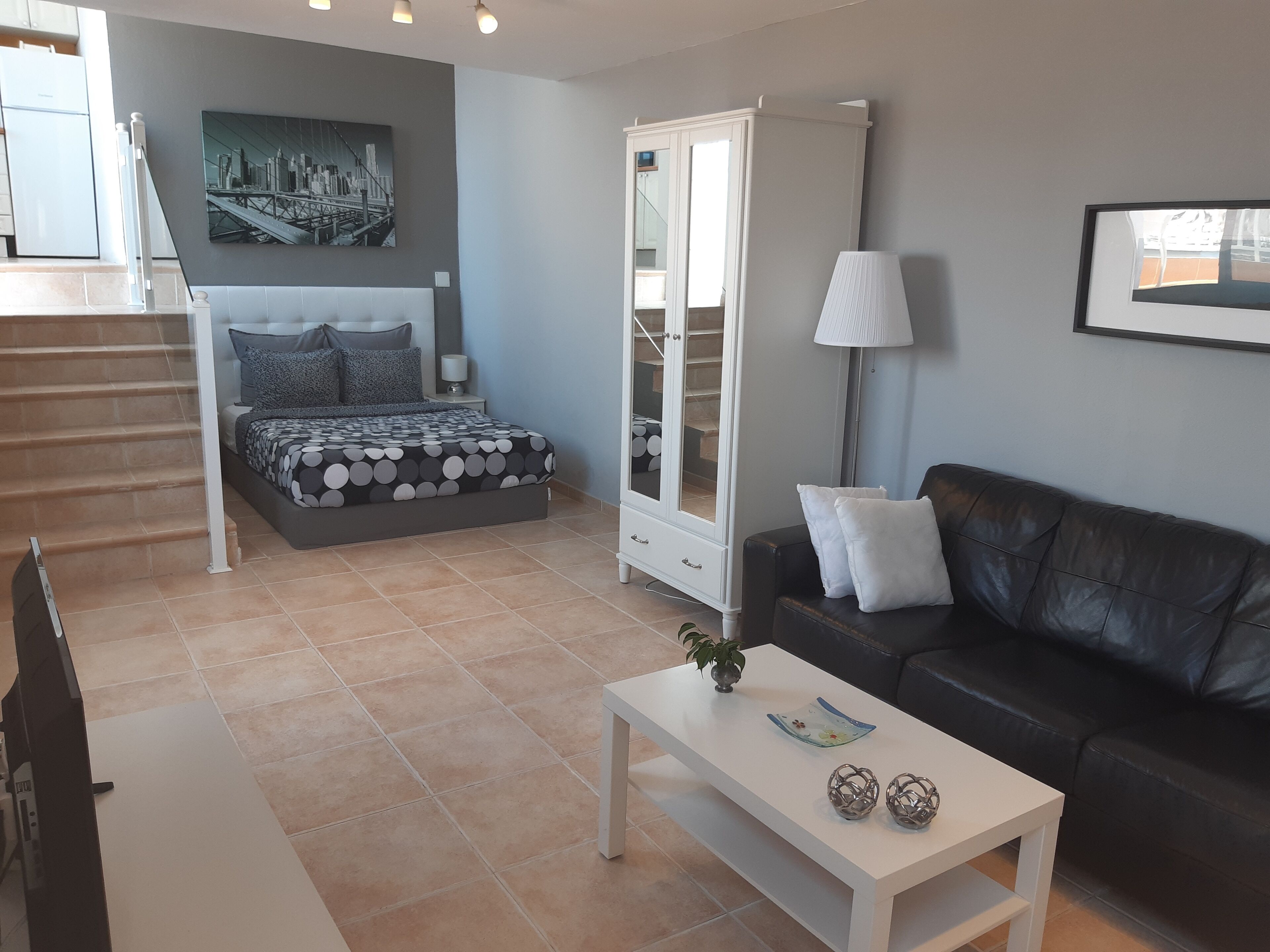 1 slaapkamer, een strijkplank/strijkijzer, gratis wifi, beddengoed