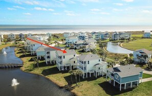 Exterior - Resort Amenities! Quick 2 min walk to Beach Access-Family Friendly-Clean & Cozy! (Galveston)