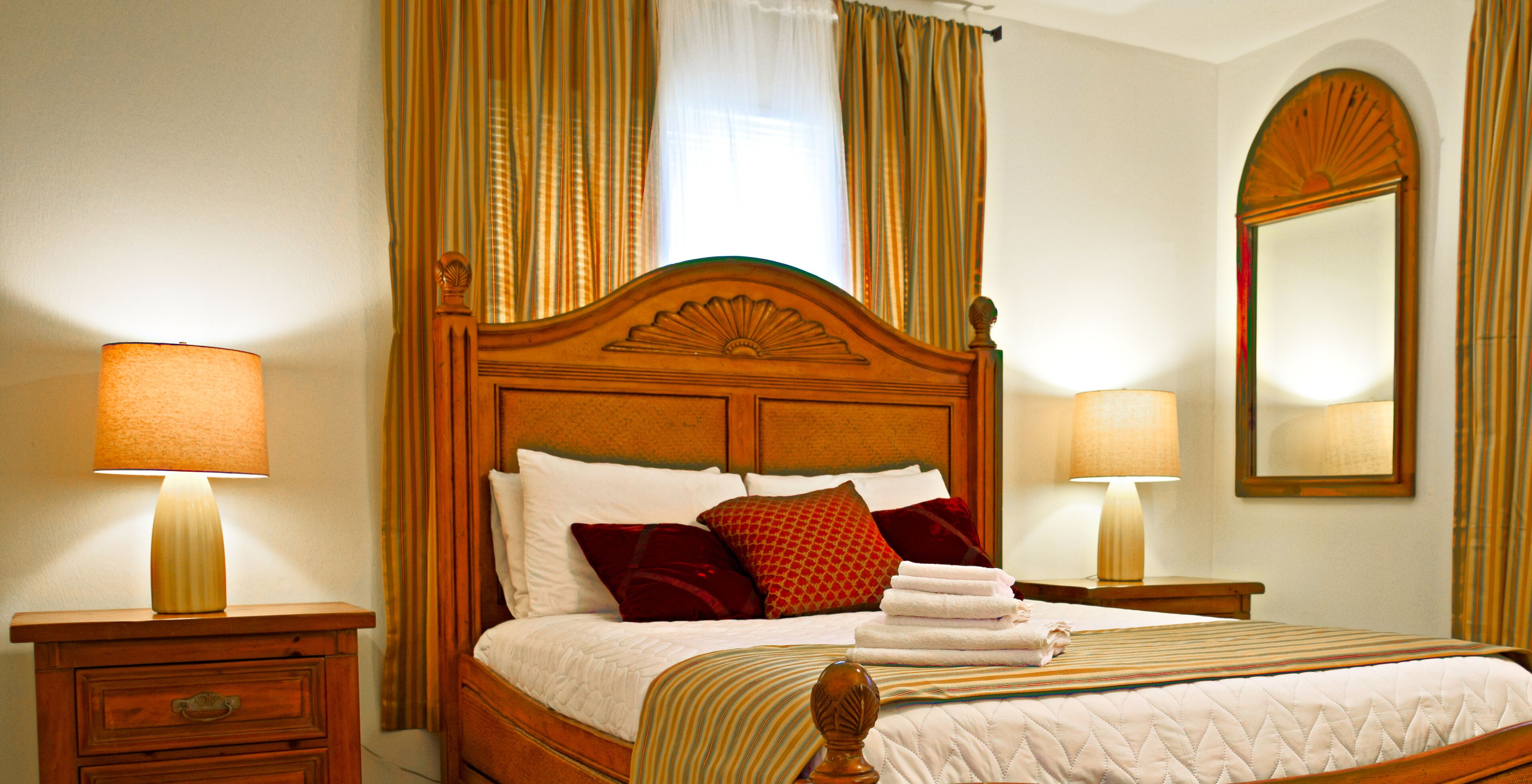 Granada Gates @ Warm Mineral Springs Park, A/C, Wi-Fi, Parking, Gulf Beaches