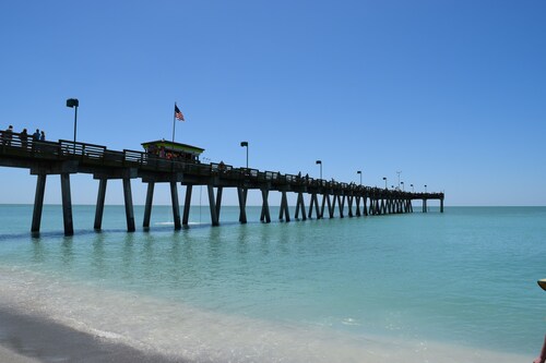 Home in North Port, AC, Wi-Fi, five minutes walk to Warm Mineral Springs 