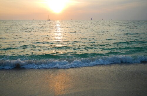 UUSI Granada Gates @ Lämmin Mineral Springs Park, ilmastointi, Wi-Fi, pysäköinti, Persianlahden rannat