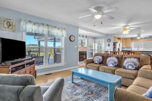 TV, lettore DVD, libri, videoteca