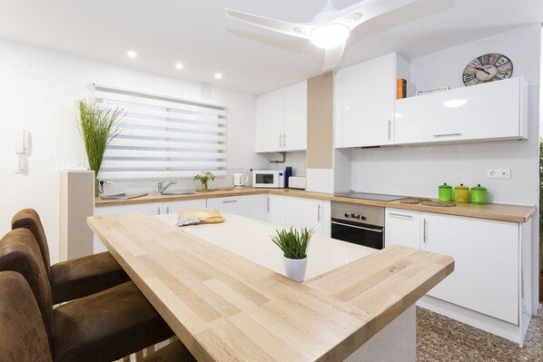 Fridge, microwave, oven, dishwasher