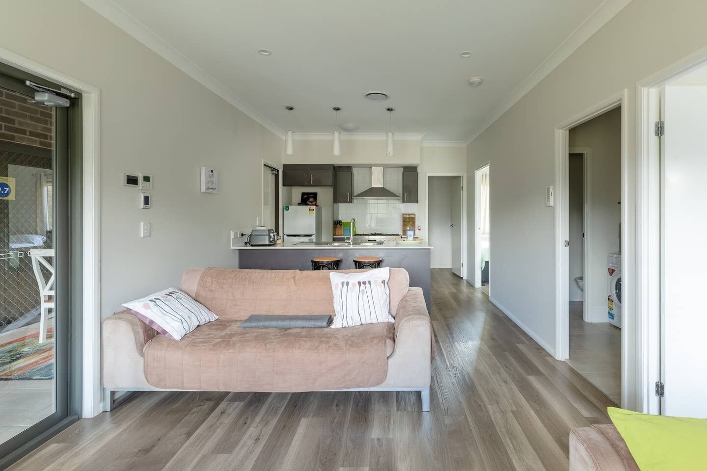 Tél évision à écran plat, lecteur de DVD