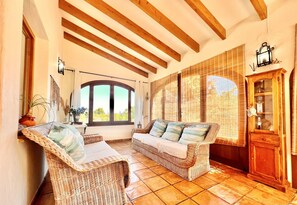 Televisie en een open haard