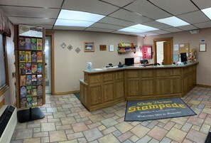 Lobby - Spinning Wheel Inn Branson (Branson)