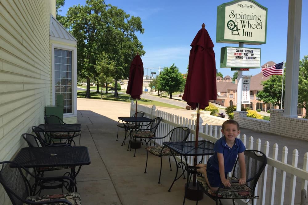 Spinning Wheel Inn