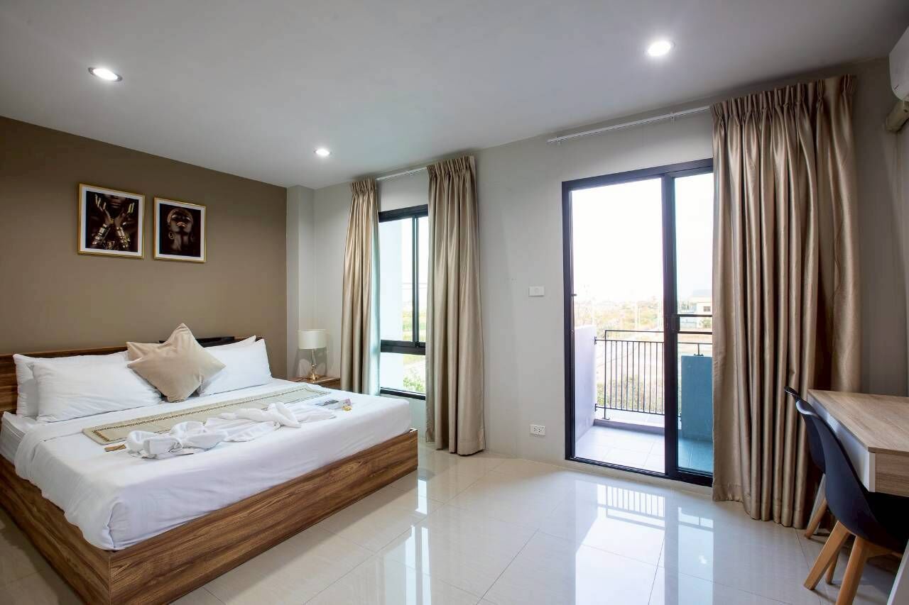 Rom | Allergitestet sengetøy, minibar, skrivebord og blendingsgardiner