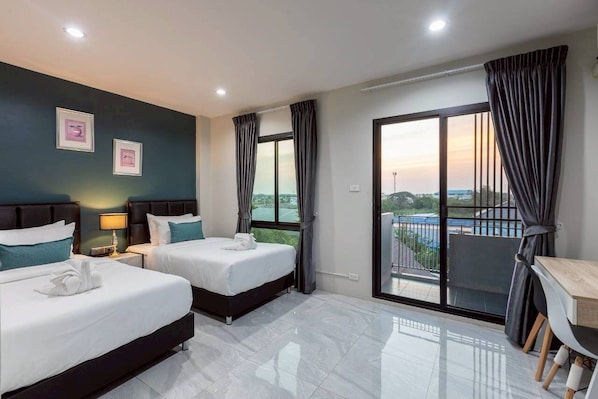 Residence-Side Superior Twin Bed | Hypo-allergenic bedding, minibar, desk, blackout drapes - The Living Hotel SamutPrakan (Bang Bo)