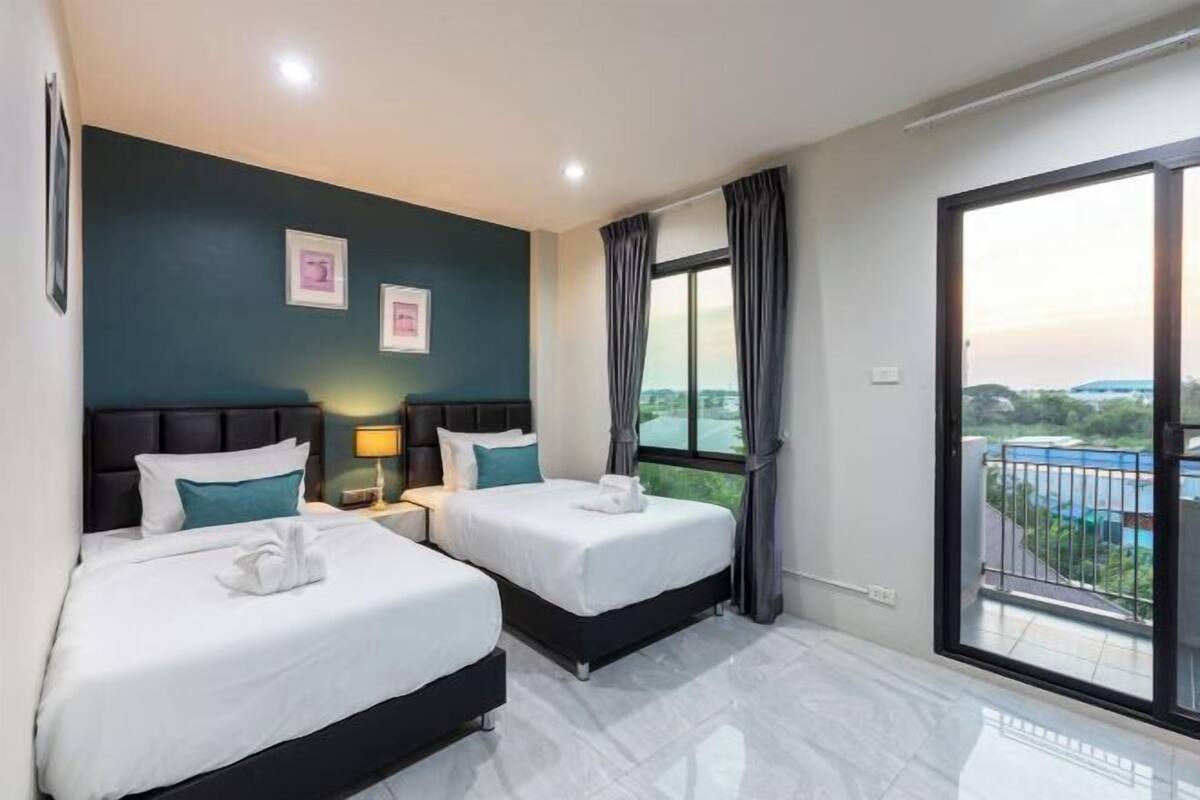 Allergitestet sengetøy, minibar, skrivebord og blendingsgardiner