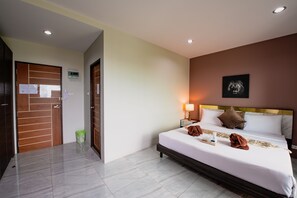 Standard Double Room | Hypo-allergenic bedding, minibar, individually decorated, desk