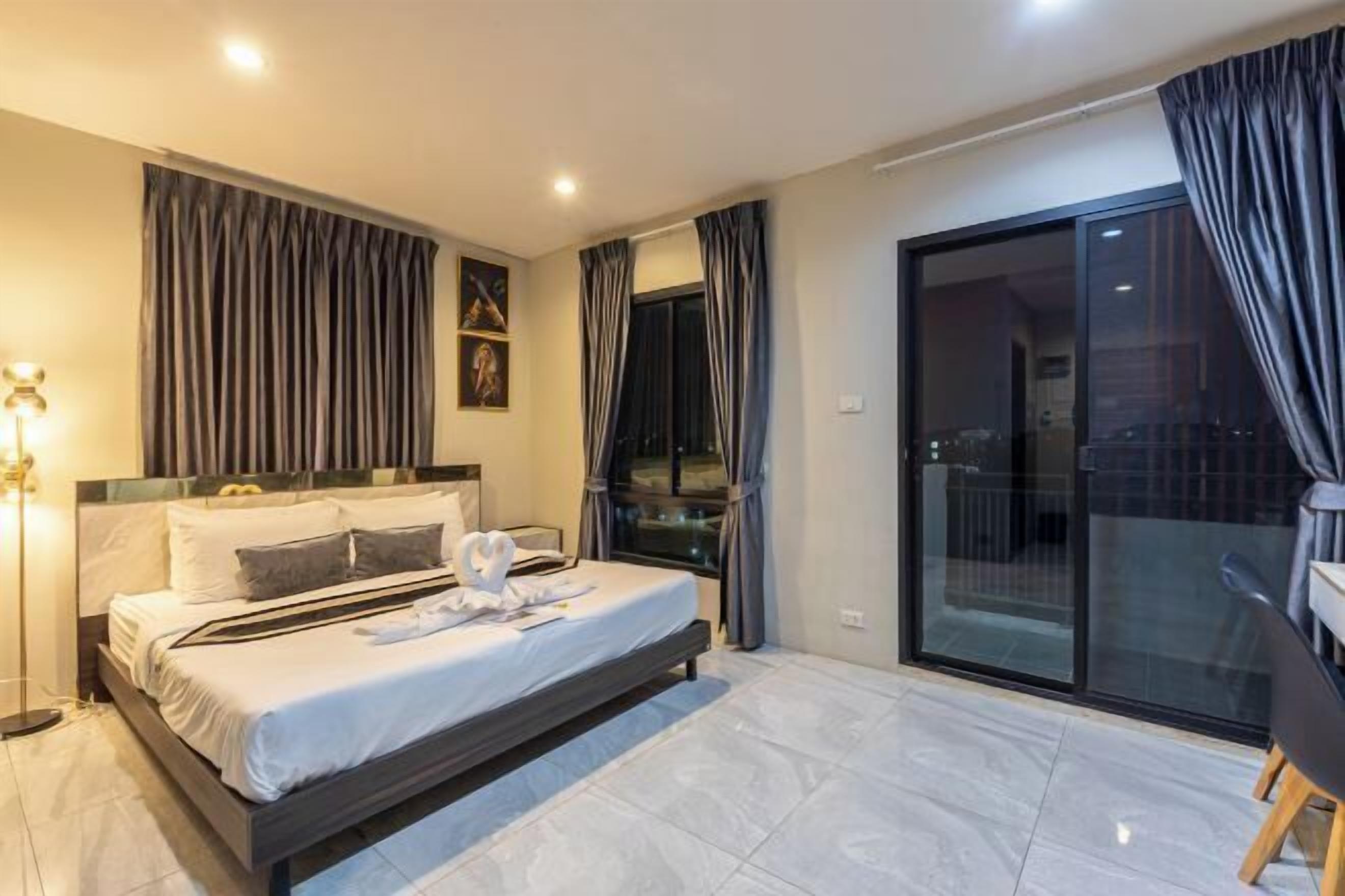 Allergitestet sengetøy, minibar, skrivebord og blendingsgardiner