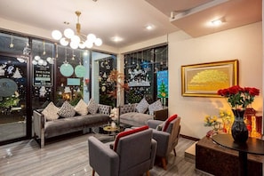 Reception - The Living Hotel SamutPrakan (Bang Bo)