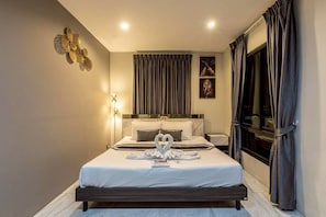 Corner Residence Side Deluxe King Bed With Smart TV - The Living Hotel SamutPrakan (Bang Bo)