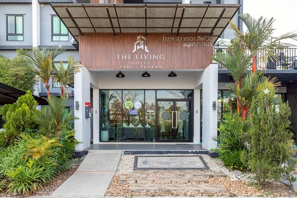 Exterior - The Living Hotel SamutPrakan (Bang Bo)