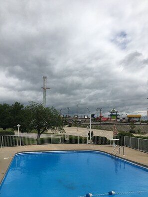 Piscine extérieure (ouverte en saison)