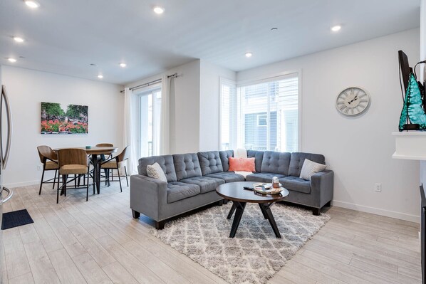 Televisión y chimenea 