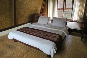 6 bedrooms, in-room safe, iron/ironing board, WiFi