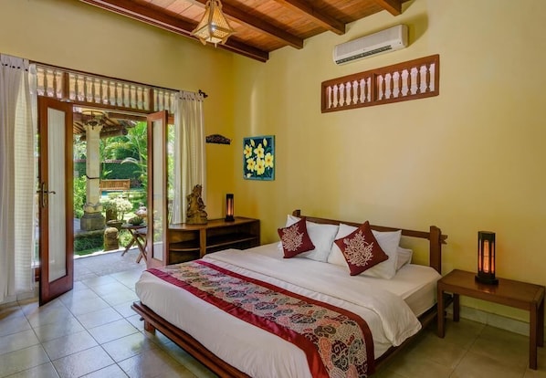 6 bedrooms, in-room safe, iron/ironing board, WiFi