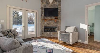 Suite Retreat - Walking Distance to Restaurants