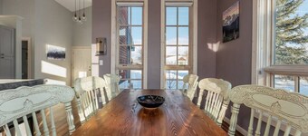 Suite Retreat - Walking Distance to Restaurants