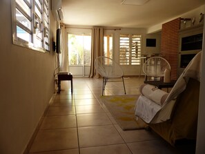 Interior - From the beach to golf (Saint-Gilles-les Bains)