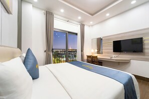 Minibar, desk, blackout curtains, free WiFi - Winston Hotel Riverside (Ho Chi Minh City)