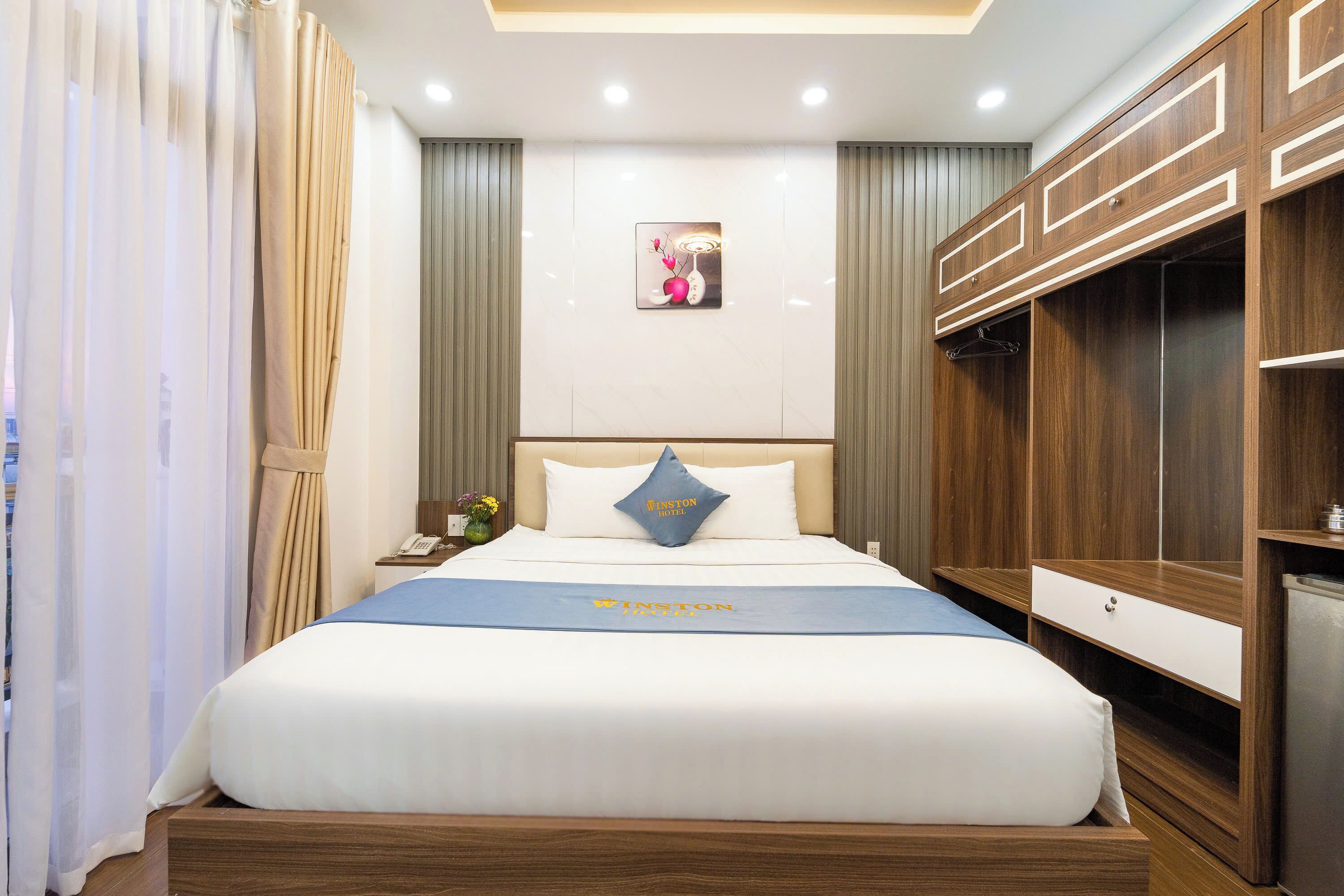Phòng Cao cấp, 1 giường cỡ king, ban công, quang cảnh sông | Minibar, bàn, màn/rèm cản sáng, truy cập Internet không dây miễn phí 